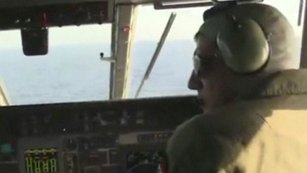 “Hallan restos humanos y partes del avión de EgyptAir desaparecido”