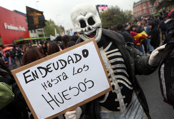 Estudiantes endeudados presentarán masivo recurso de protección por retención de su devolución de impuestos Estudiantes endeudados presentarán masivo recurso de protección por retención de su devolución de impuestos