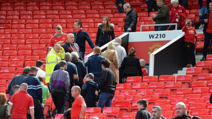 Suspenden partido del United por paquete sospechoso en el estadio Suspenden partido del United por paquete sospechoso en el estadio