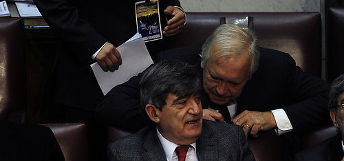 Crisis en Chiloé: Escalona sale al paso de Burgos y dice que oferta del gobierno es insuficiente Crisis en Chiloé: Escalona sale al paso de Burgos y dice que oferta del gobierno es insuficiente