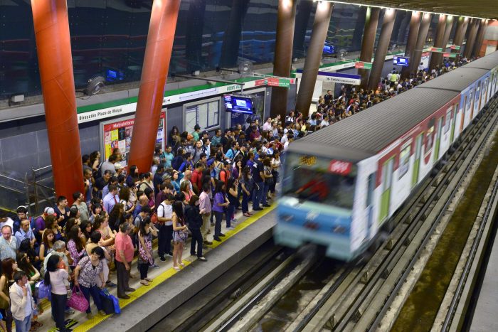 Intendencia pide no sobredimensionar sticker hallado en el metro Intendencia pide no sobredimensionar sticker hallado en el metro