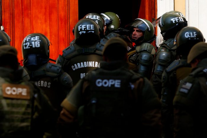 INDH denuncia a Carabineros por detención arbitraria de sus funcionarias luego de una protesta en Antofagasta INDH denuncia a Carabineros por detención arbitraria de sus funcionarias luego de una protesta en Antofagasta