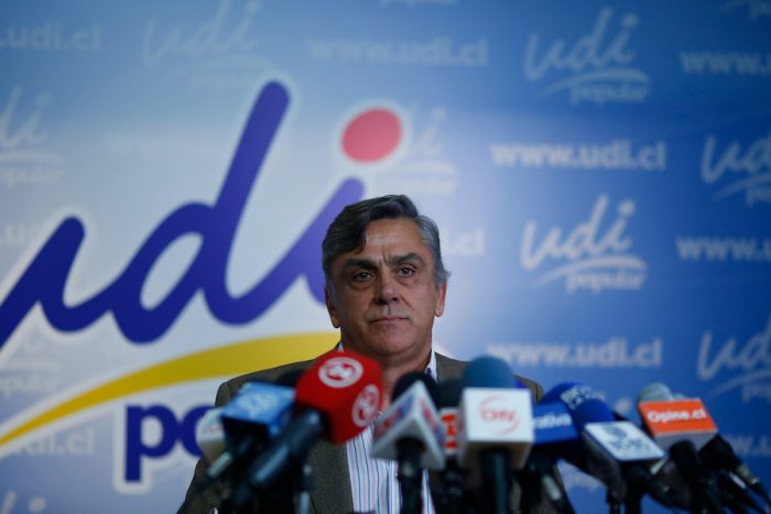 CDE pega tiro de gracia a Longueira y dice que ex ministro fue “gestor particular de SQM” CDE pega tiro de gracia a Longueira y dice que ex ministro fue