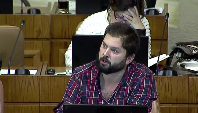 Crisis en Chiloé: Boric apunta a subsecretario de Pesca de Ricardo Lagos que ahora es representante de las salmoneras Crisis en Chiloé: Boric apunta a subsecretario de Pesca de Ricardo Lagos que ahora es representante de las salmoneras