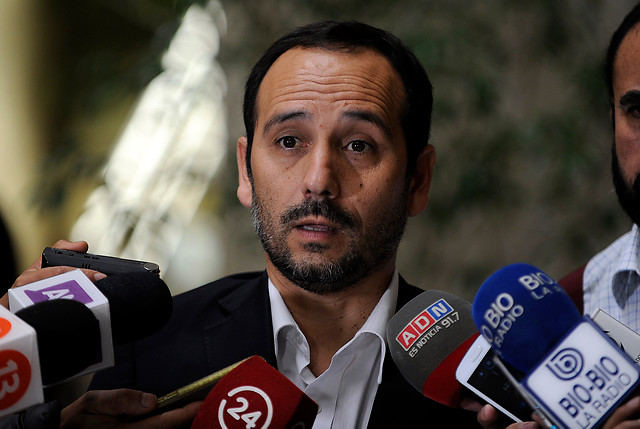 Diputado Núñez (PC) teme que CMPC utilice mediación ante Sernac como “estrategia dilatoria” Diputado Núñez (PC) teme que CMPC utilice mediación ante Sernac como “estrategia dilatoria”