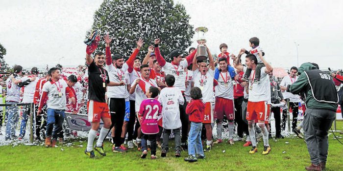 Acusan a la ANFP de cobrar “peaje” a Deportes Valdivia tras ascenso a la Primera B Acusan a la ANFP de cobrar “peaje” a Deportes Valdivia tras ascenso a la Primera B