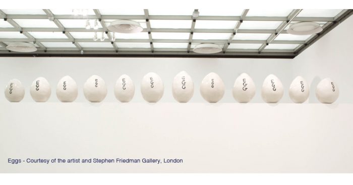 David Shrigley, uno de los artistas más populares de Inglaterra, llena al MAC de ironía y humor negro David Shrigley, uno de los artistas más populares de Inglaterra, llena al MAC de ironía y humor negro