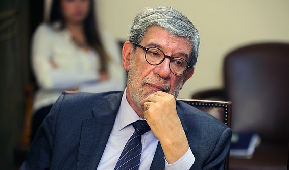 Comisión de Ética de la Cámara multa al diputado Schilling con 90 mil pesos por no respetar pareo Comisión de Ética de la Cámara multa al diputado Schilling con 90 mil pesos por no respetar pareo