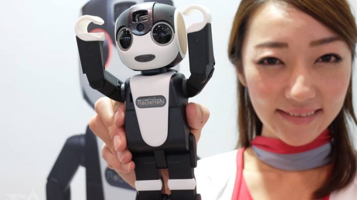 Sale a la venta RoBoHon, el primer teléfono móvil robótico del mundo Sale a la venta RoBoHon, el primer teléfono móvil robótico del mundo