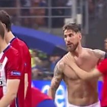 [VIDEO] El noble gesto de Sergio Ramos tras la final de la Champions: consuela a todo el Atlético de Madrid
