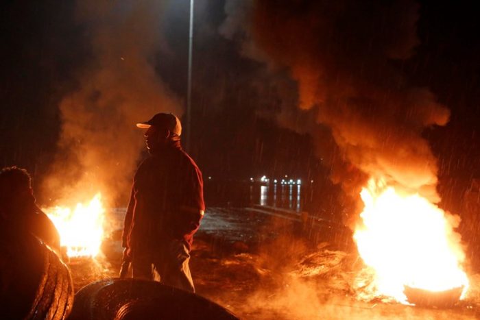 Pescadores de Chiloé radicalizan protesta tras fracaso de las negociaciones Pescadores de Chiloé radicalizan protesta tras fracaso de las negociaciones