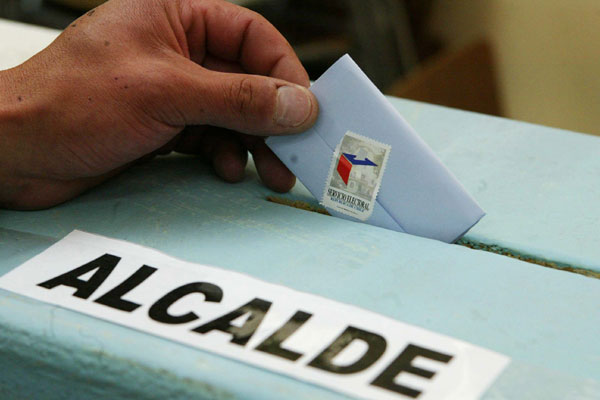 Servel pide a La Moneda que redacte ley para aplazar primarias municipales Servel pide a La Moneda que redacte ley para aplazar primarias municipales