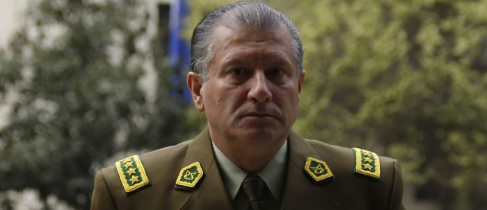 El incómodo blindaje político de La Moneda al general Villalobos El incómodo blindaje político de La Moneda al general Villalobos