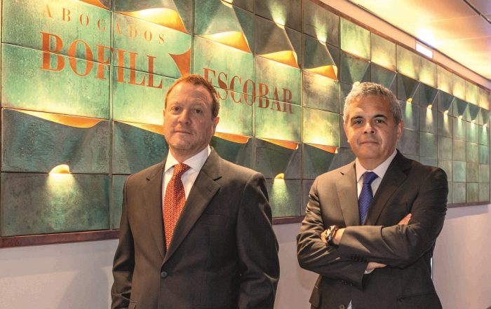 Chang se blinda: Jorge Bofill y el ex director del SII, Ricardo Escobar, asumen su defensa Chang se blinda: Jorge Bofill y el ex director del SII, Ricardo Escobar, asumen su defensa