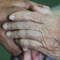 Mujeres cuidadoras de personas con demencia: cuando el olvido también las toca a ellas