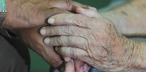 Mujeres cuidadoras de personas con demencia: cuando el olvido también las toca a ellas