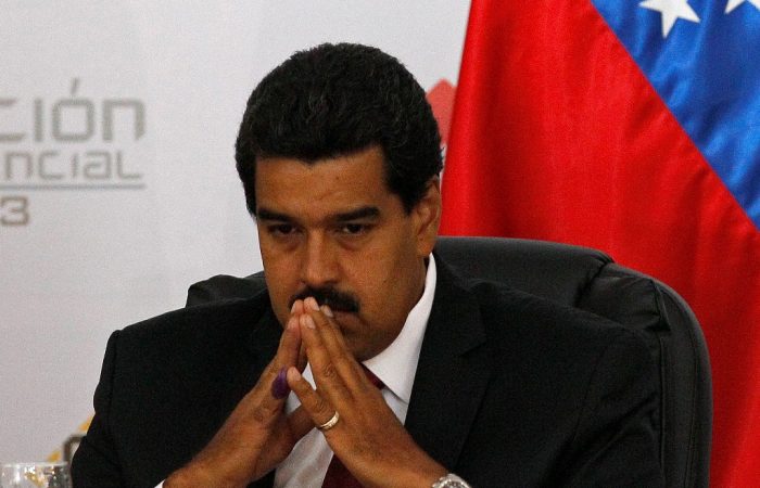 Maduro dicta decreto para diferir remociones de ministros desde el Parlamento Maduro dicta decreto para diferir remociones de ministros desde el Parlamento
