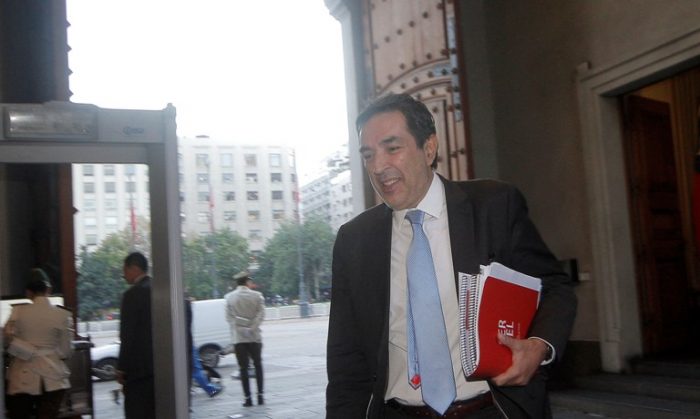 Santamaría sale a blindar a directora del Servel por fallida inscripción de Nueva mayoría y dice que la ley es clara en esta materia Santamaría sale a blindar a directora del Servel por fallida inscripción de Nueva mayoría y dice que la ley es clara en esta materia