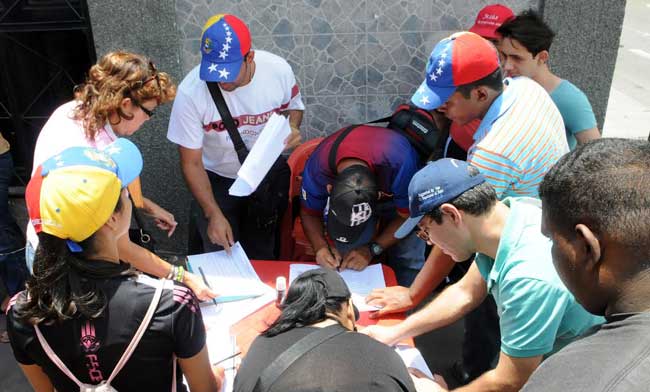 Oposición da primer paso para activar revocatorio contra Maduro Oposición da primer paso para activar revocatorio contra Maduro