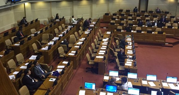 Sesión especial por marea roja en Chiloé se inició con sólo 24 diputados Sesión especial por marea roja en Chiloé se inició con sólo 24 diputados