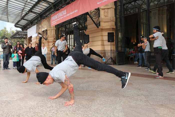 El arte callejero chileno y francés se tomó la Estación Mapocho con grafiti y street dance El arte callejero chileno y francés se tomó la Estación Mapocho con grafiti y street dance