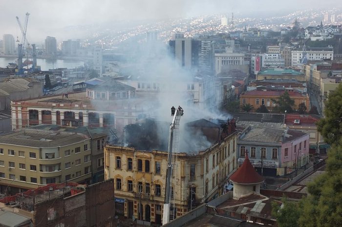 Opinión: Valparaíso es Chile o cuando la mala gestión del municipio se junta con desarrollo inmobiliario no regulado de barrios históricos Opinión: Valparaíso es Chile o cuando la mala gestión del municipio se junta con desarrollo inmobiliario no regulado de barrios históricos