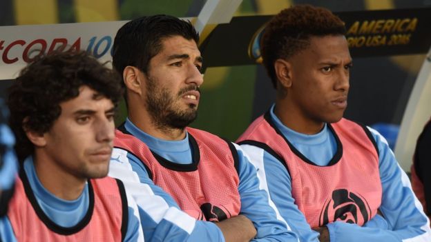 La furia de Luis Suárez en la noche en la que Venezuela derrotó a Uruguay en todos los aspectos La furia de Luis Suárez en la noche en la que Venezuela derrotó a Uruguay en todos los aspectos