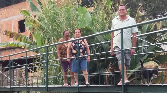 La lección de los vecinos que hicieron un puente 54 veces más barato que lo estimado por su alcaldía La lección de los vecinos que hicieron un puente 54 veces más barato que lo estimado por su alcaldía