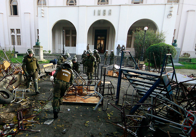 General de Carabineros a cargo del desalojo del INBA: «Le aseguro que en mi casa mis hijos me obedecen» General de Carabineros a cargo del desalojo del INBA: