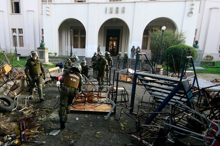 Tomas y destrozos: responsabilidades compartidas, carabineros taimados Tomas y destrozos: responsabilidades compartidas, carabineros taimados