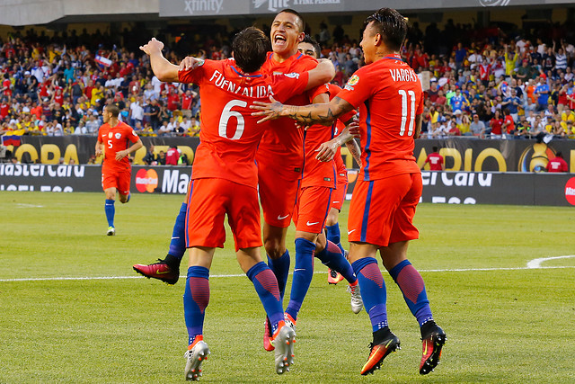 Suspenso: Chile gana por dos goles a Colombia pero el partido está detenido por mal tiempo Suspenso: Chile gana por dos goles a Colombia pero el partido está detenido por mal tiempo
