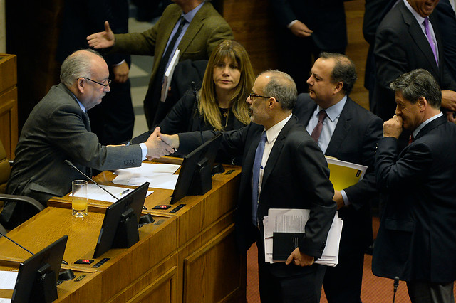 Con votos del PC Gobierno logra aprobación de reajuste para el sueldo mínimo en la Cámara Con votos del PC Gobierno logra aprobación de reajuste para el sueldo mínimo en la Cámara