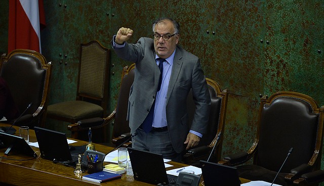 Andrade recurre a título personal al TC para objetar control preventivo: “Aquí hay transgresiones al derecho” Andrade recurre a título personal al TC para objetar control preventivo: