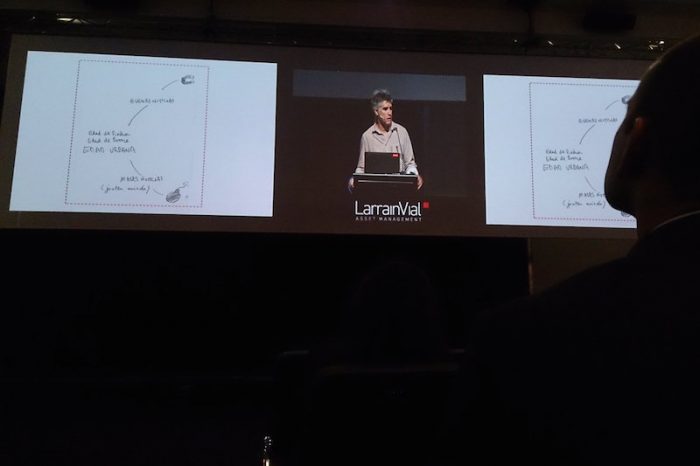 La cúpula de LarrainVial celebró la brillante apuesta de poner al arquitecto Alejando Aravena en su seminario de inversiones en el Rubaiyat La cúpula de LarrainVial celebró la brillante apuesta de poner al arquitecto Alejando Aravena en su seminario de inversiones en el Rubaiyat