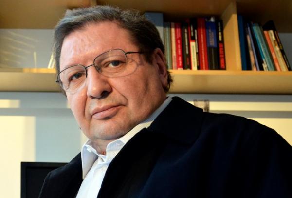 Ascanio Cavallo dice que se enteró por la prensa que era testigo en querella de Bachelet contra revista Qué Pasa Ascanio Cavallo dice que se enteró por la prensa que era testigo en querella de Bachelet contra revista Qué Pasa
