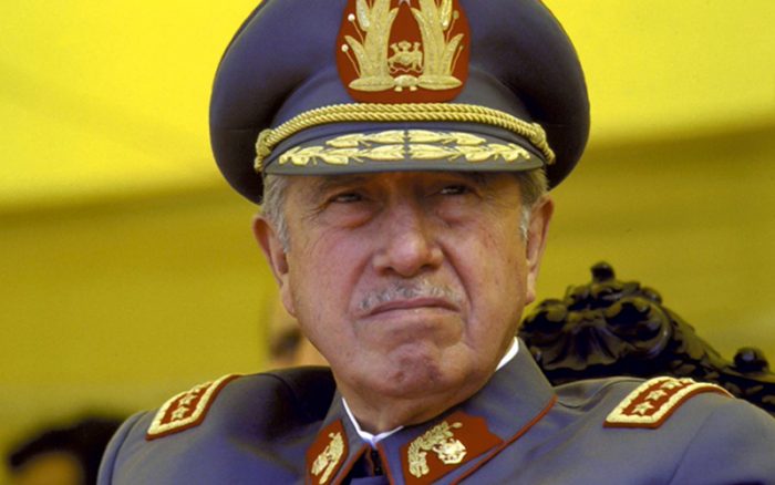 Concejo Municipal de Santiago decide de forma unánime revocar calidad de Hijo Ilustre a Augusto Pinochet