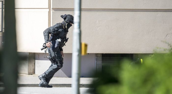 Policía alemana logra reducir a hombre armado que se atrincheró en un cine: 25 heridos Policía alemana logra reducir a hombre armado que se atrincheró en un cine: 25 heridos