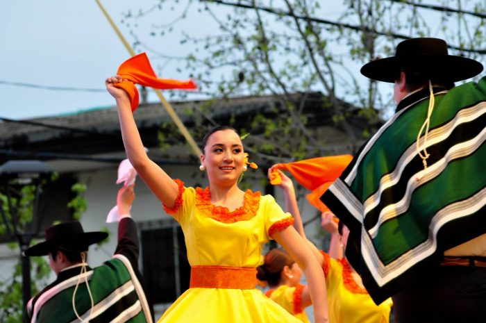 Encuentro “Cuecas y Folklore en mi plaza” en la Plaza de Armas de Santiago, 18 de junio. Evento gratuito Encuentro “Cuecas y Folklore en mi plaza” en la Plaza de Armas de Santiago, 18 de junio. Evento gratuito