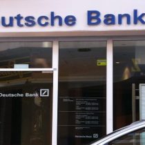 Proponen a Deutsche Bank reducir la gratificación de su personal para aliviar sus problemas