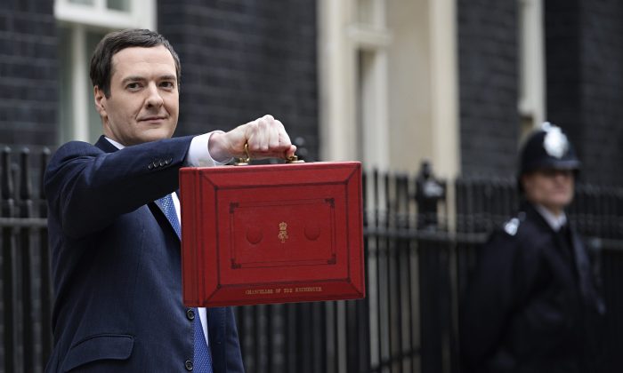 Ministro de economía británico admite que el Reino Unido no podrá alcanzar su objetivo de superávit tras el Brexit Ministro de economía británico admite que el Reino Unido no podrá alcanzar su objetivo de superávit tras el Brexit
