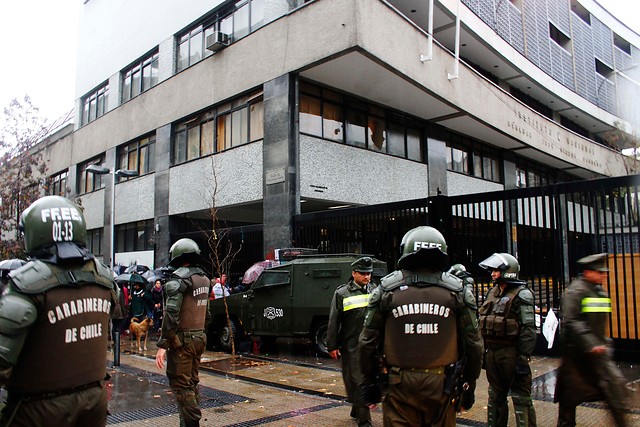 Impactante relato del padre que fue detenido y golpeado por Carabineros en el Instituto Nacional Impactante relato del padre que fue detenido y golpeado por Carabineros en el Instituto Nacional