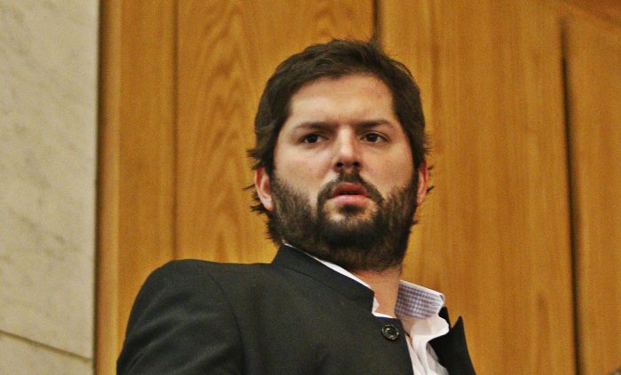 Gabriel Boric emplaza a Silva (UDI) por crítica a protestas sociales: “Patalear en la calle es mejor que patalear en la cárcel, cuidado que te puede tocar a ti también” Gabriel Boric emplaza a Silva (UDI) por crítica a protestas sociales: