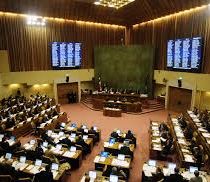Proponen crear comisión que fije sueldos de parlamentarios y altas autoridades del Estado
