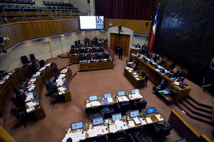 Senado suma y sigue: Chilecompras pide explicación por compras sin licitación para insumos del canal de TV de la Cámara Alta Senado suma y sigue: Chilecompras pide explicación por compras sin licitación para insumos del canal de TV de la Cámara Alta