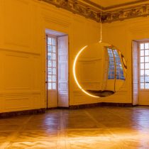 Artista Olafur Eliasson lleva al laberinto de Versalles las claves del reflejo