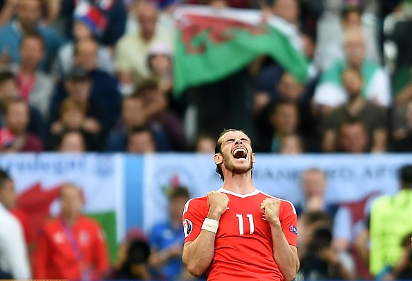 Eurocopa: Bale y Robson Kanu firman el histórico triunfo de Gales Eurocopa: Bale y Robson Kanu firman el histórico triunfo de Gales