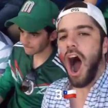 [VIDEO] Solitario hincha chileno les grita los goles a los mexicanos en pleno estadio