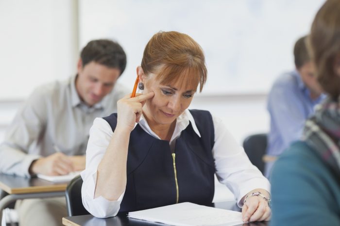 Estudio OCDE: “Chile tiene mala comprensión lectora y matemática en adultos” Estudio OCDE: