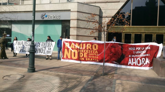 Activistas protestan frente a la Embajada de Brasil por la libertad de “Ramiro”, ex líder del FPMR Activistas protestan frente a la Embajada de Brasil por la libertad de