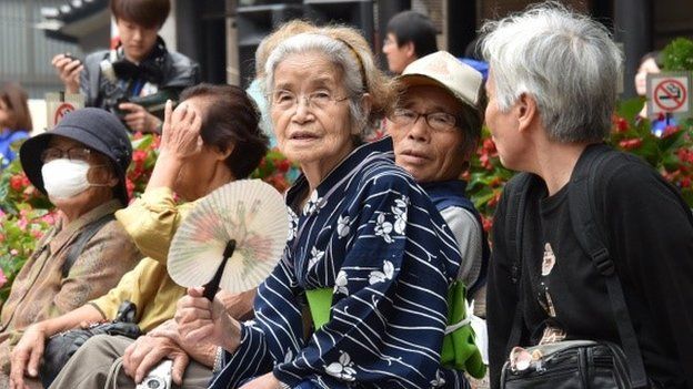Adultos mayores, los poseedores del dinero y el poder en Japón Adultos mayores, los poseedores del dinero y el poder en Japón